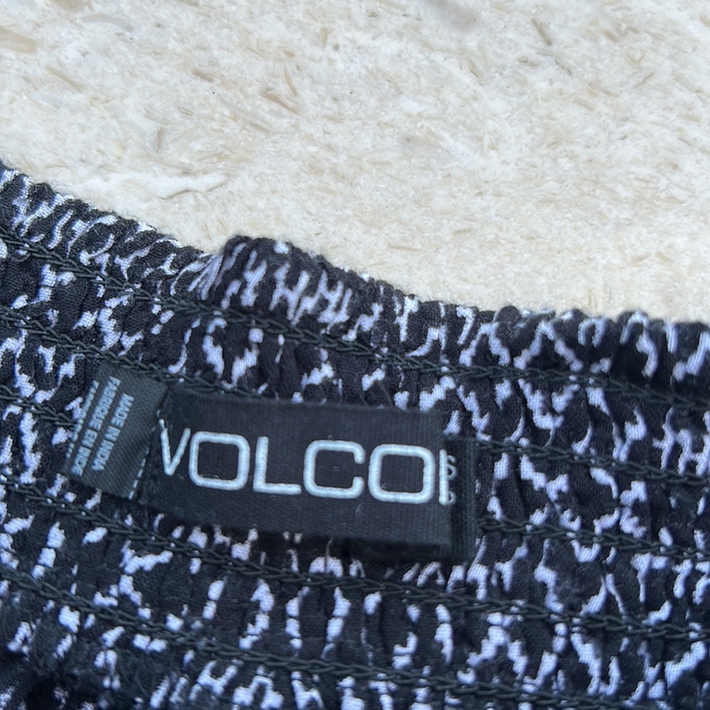 EUC Volcom pool or beach cover up shirts - Picture 3 of 6
